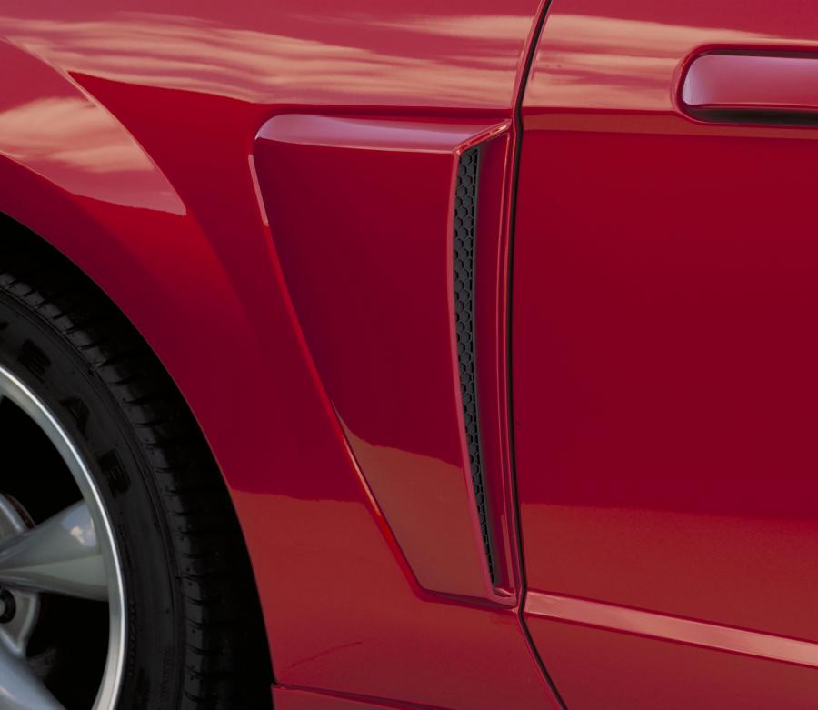 Детали экстерьера Ford Mustang GT Convertible 1999 года  (фото 37 из 74)